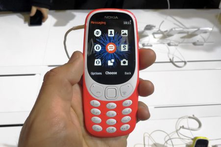 У цьому році на виставці MWC в Барселоні люди товпилися біля стенду Nokia не тільки, щоб подивитися на нові моделі на Android, але і на звичайний телефон