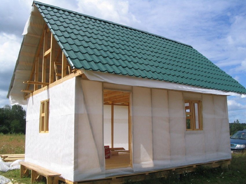Якщо будинок новий або етап зовнішньої обробки завершено, будинок утеплюють зсередини