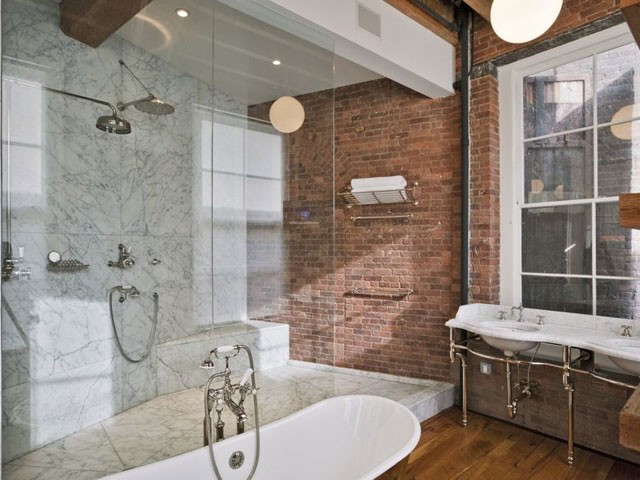 Тому ванні кімнати рекомендується облицьовувати матеріалами з захисним покриттям