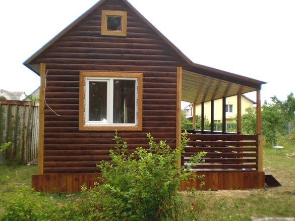 Ясна річ, що якщо ваш дачний будиночок виконаний з дерев'яного бруса - то всередині обробка повинна йому відповідати
