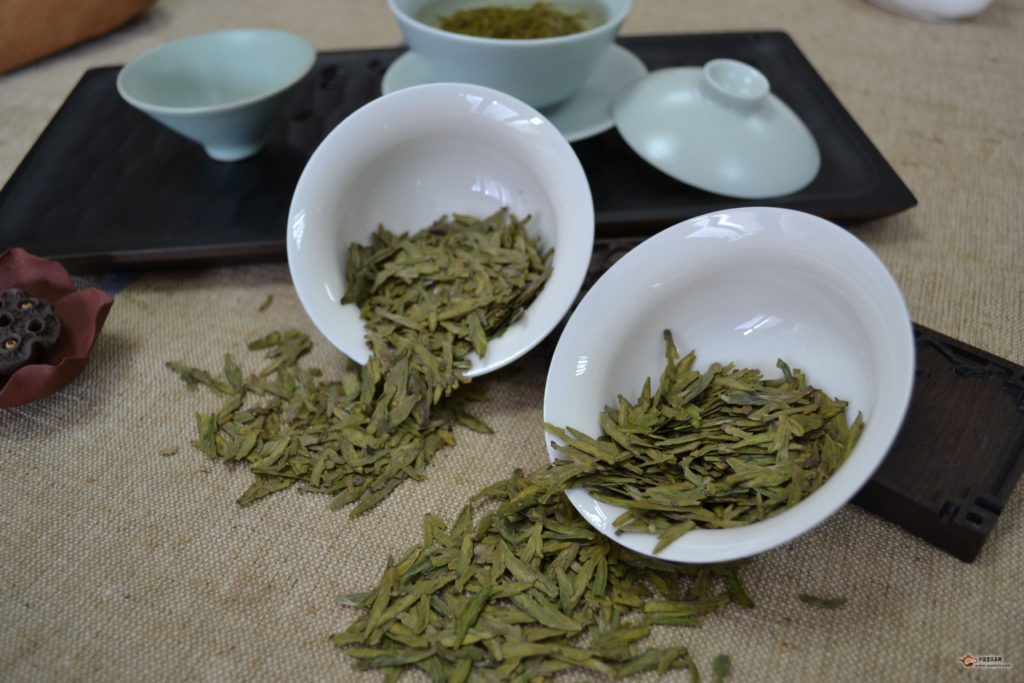 Сі Ху Лун Цзін, (іноді його називають «чай Двох Гор»), багато хто вважає найкращим чаєм