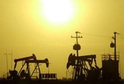 На тлі громадянської війни в Лівії ціни на нафту б'ють рекорди, а експерти вважають долари в ціні на нафту до початку чергової світової економічної рецесії