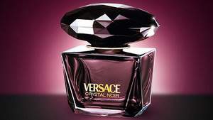Жіночі парфуми   Versace Crystal Noir   (В перекладі назва означає «Чорний кристал»), що мають величезну популярність серед жінок, відрізняються м'яким, чарівним, а також ніжним ароматом